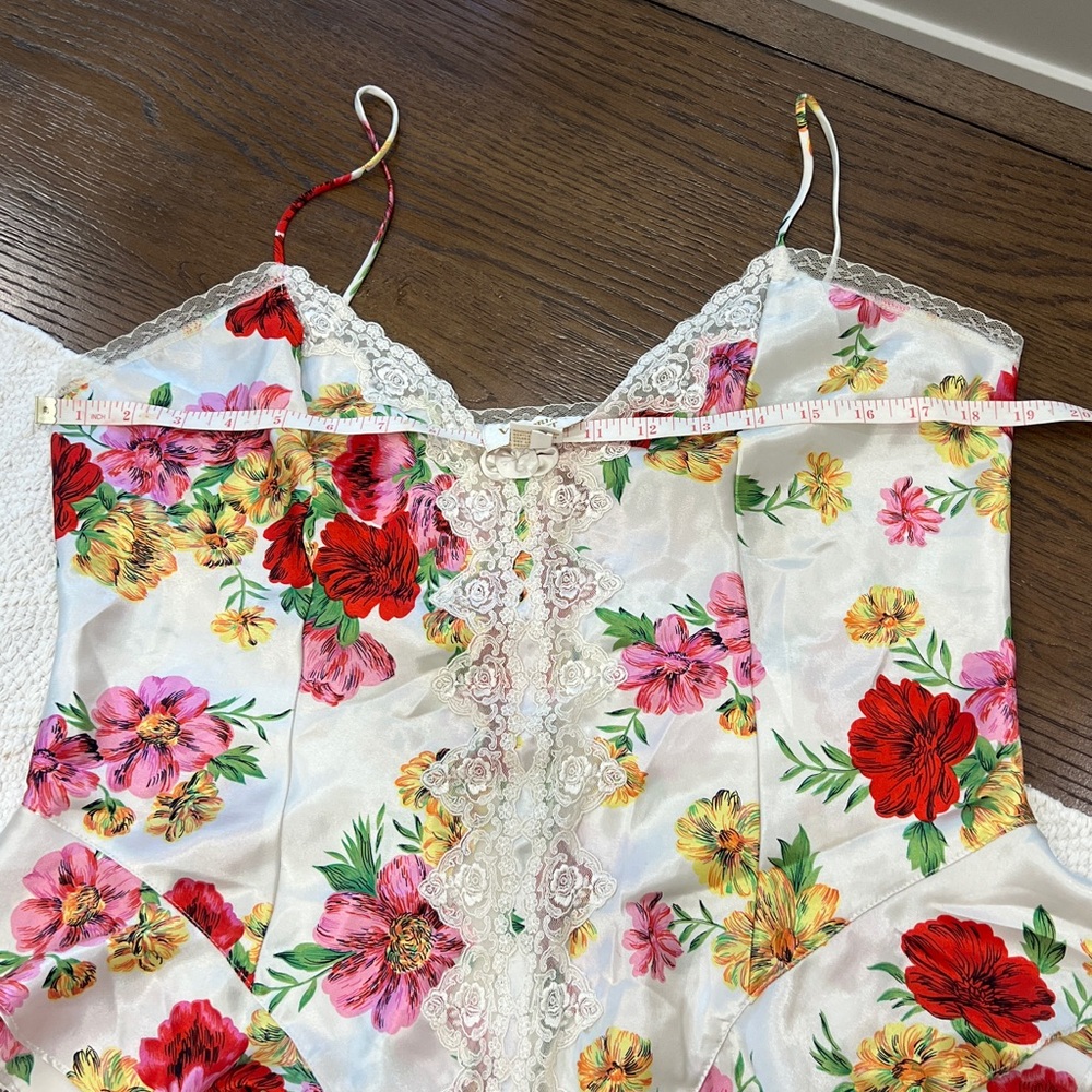 🎁🎁♥️♥️Vintage Victoria's Secret Floral Satin Chemise with Lace - Picture 11 of 15